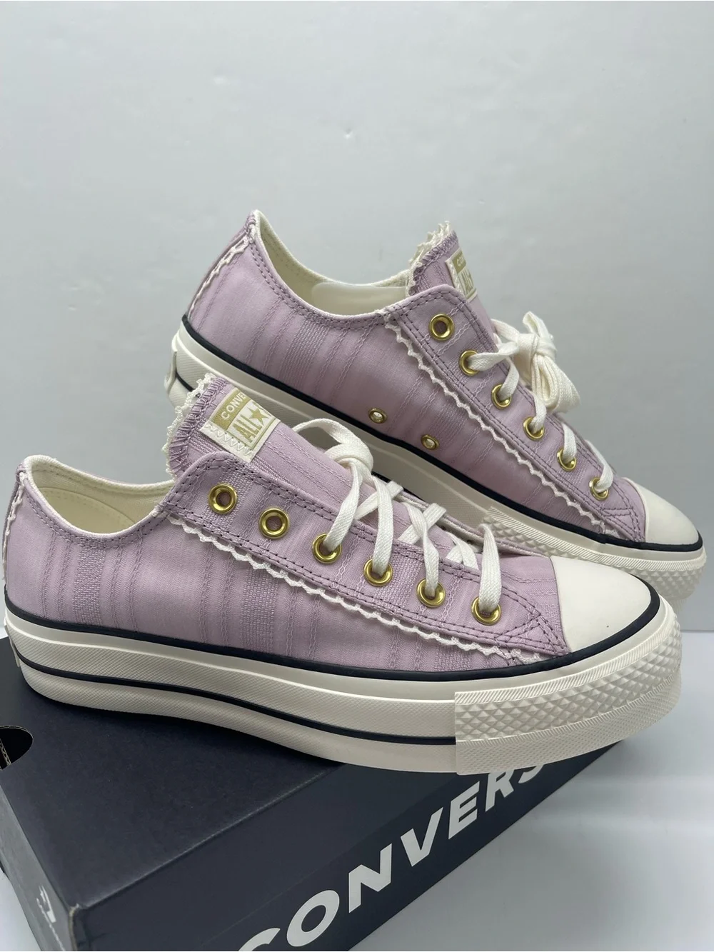 Converse A17201C CTAS LIFT OX ALTITUDE LILAC/EGRET/BLACK Platform Sneakers